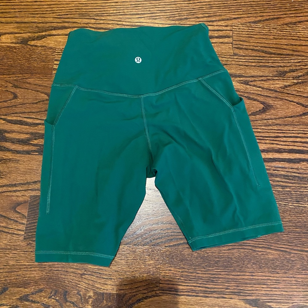 Lululemon NWOT. Size 8 Kelly green align shorts with pockets. 8inch inseam.